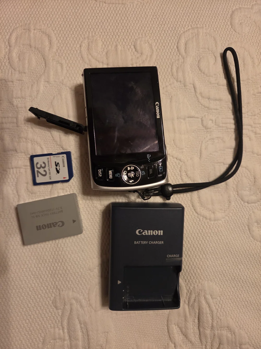 Canon Compact Digital Camera with Charger and 32GB SD Card - Black
